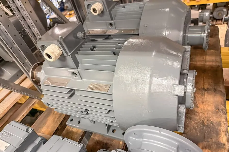 2 electric motors AEG