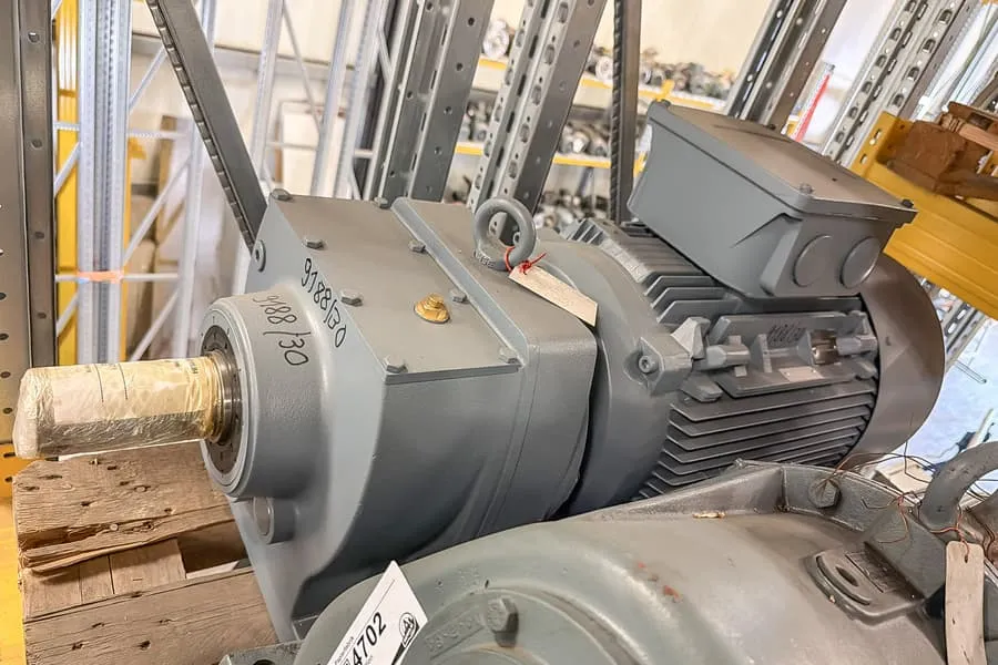 Elektrický převodový motor KEB G62A DA200LB4