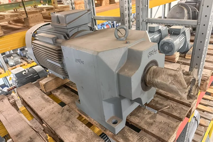 Electric gear motor KEB